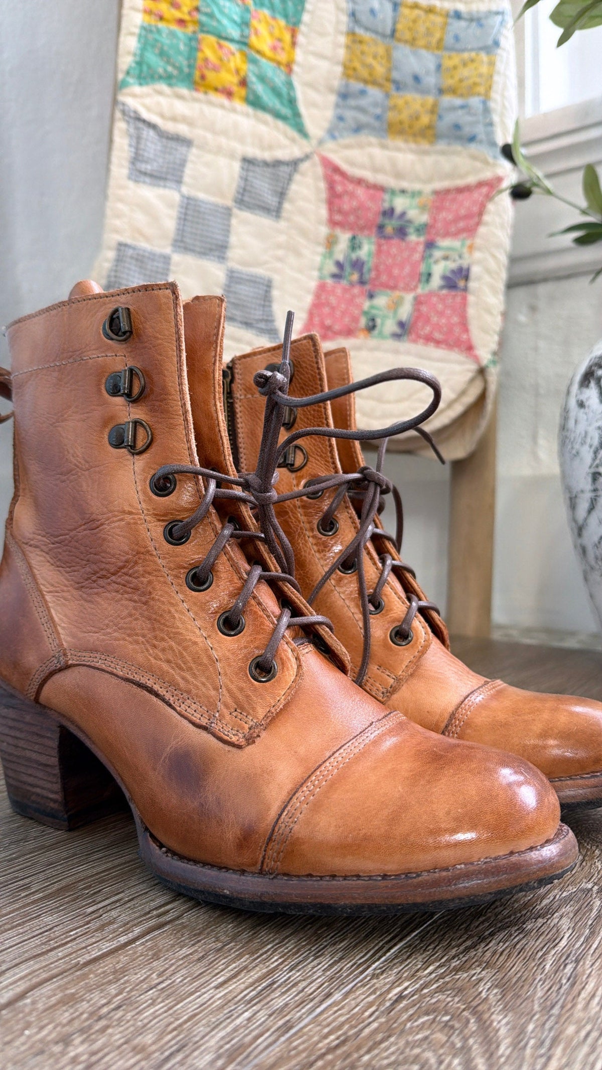 Judgement Bedstu, Tan Rustic